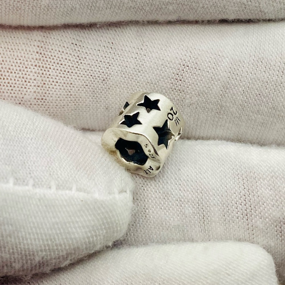 EUC Pandora 799119C00 Sterling Silver 2020 Limited Edition Stars Charm - Picture 6 of 9